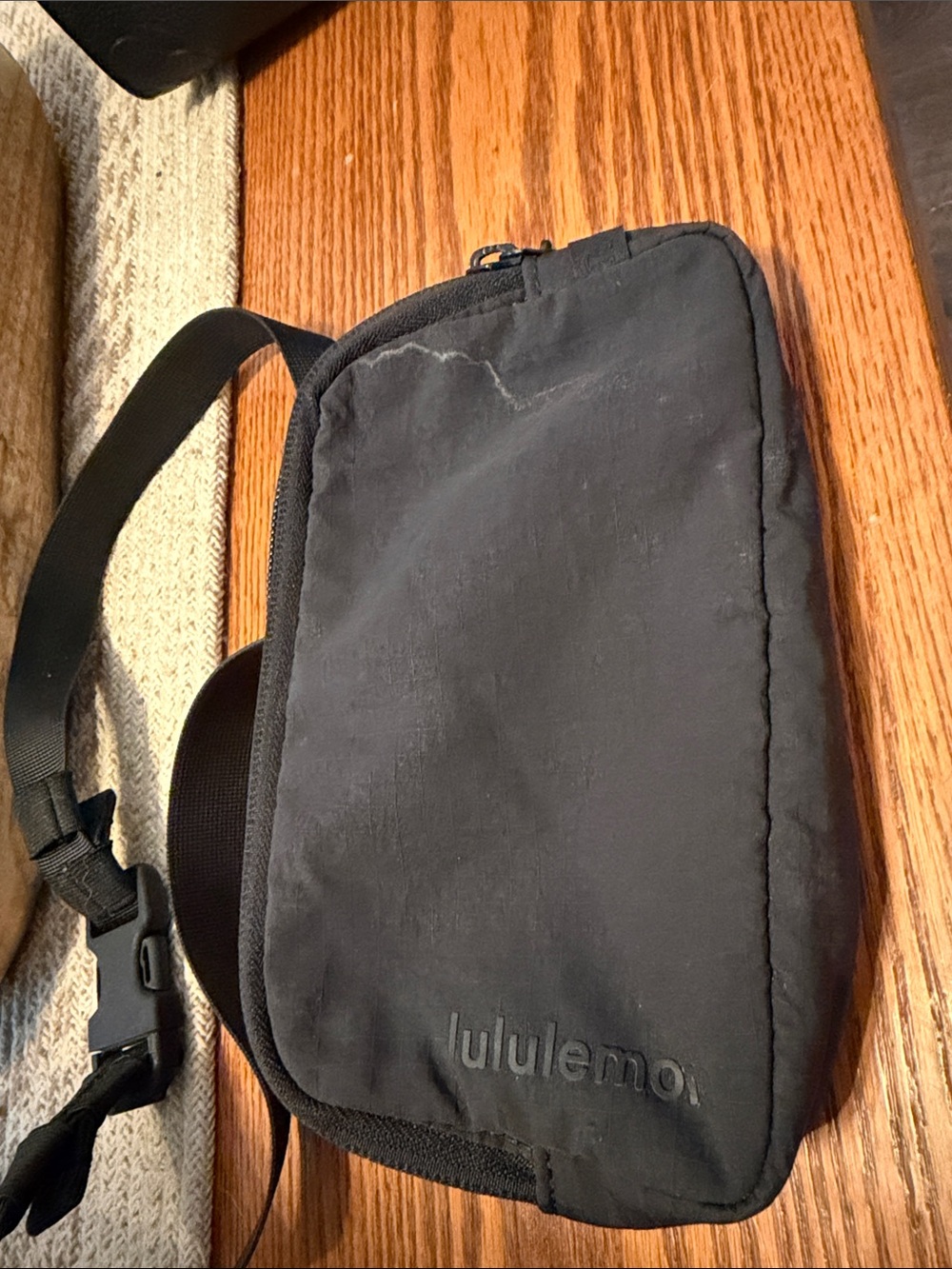 Lululemon mini bum bag in black